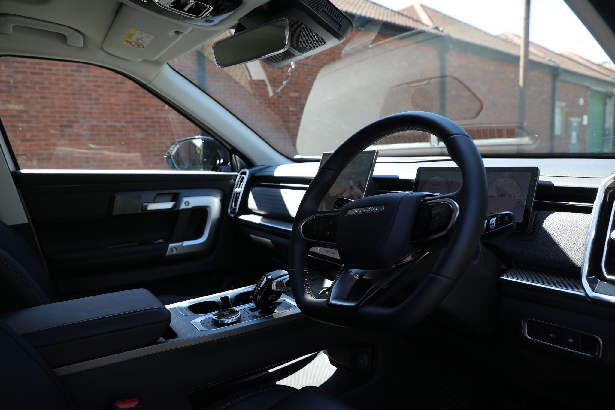 Large vehicle image